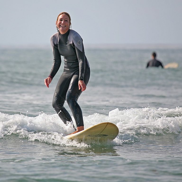 les-meilleurs-spots-de-surf-pour-d-butants-travers-le-monde