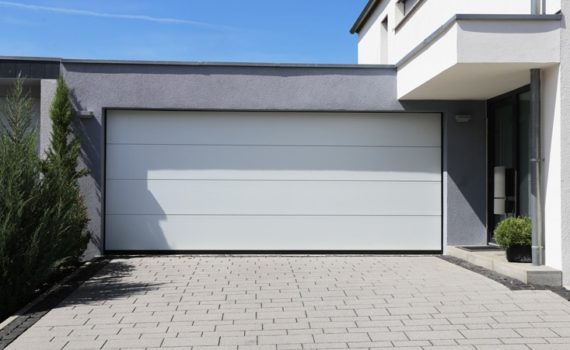 Portes de garage en bois ou en acier quelle est la meilleure